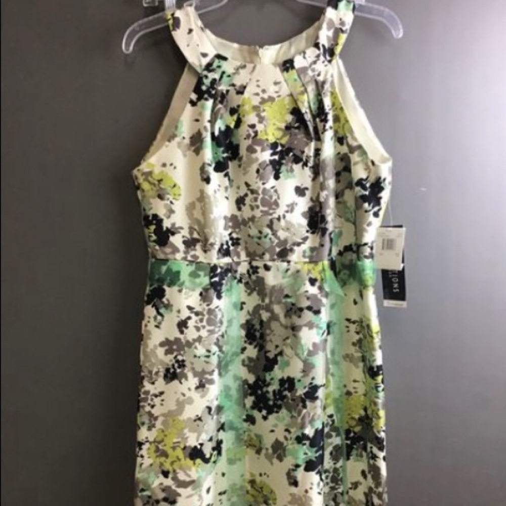 Beautiful Dress - Picture 5 of 8